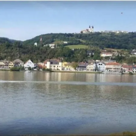 Lägenhet Krummnussbaum, Neu Und Grosszuegig Mit Direktem Donaublick Auf Maria Taferl